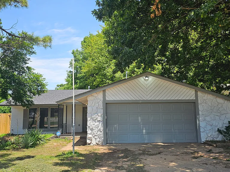 2521 W Brooks St — Photo 12