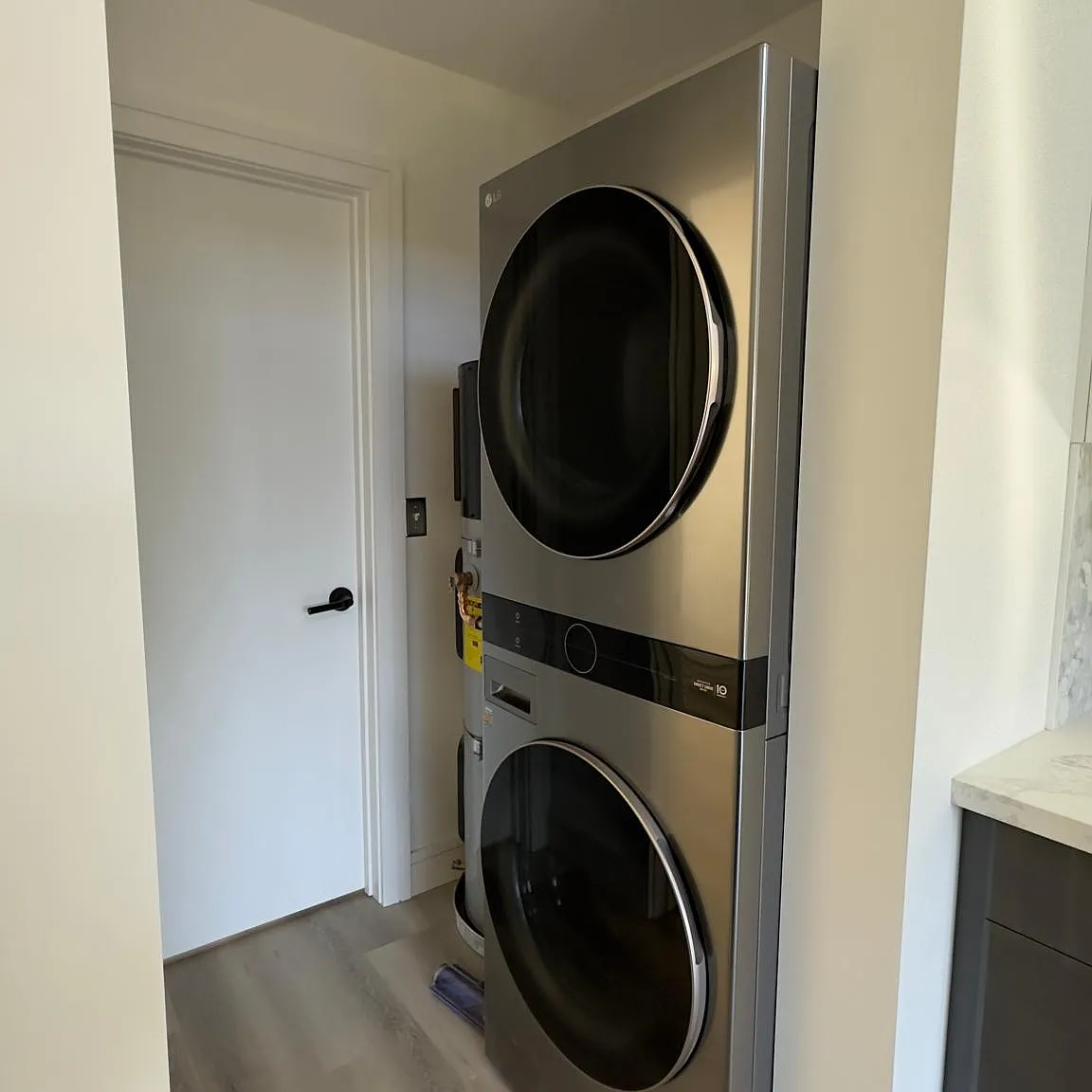 2 bed, 750 sqft, $3,300 — Photo 4