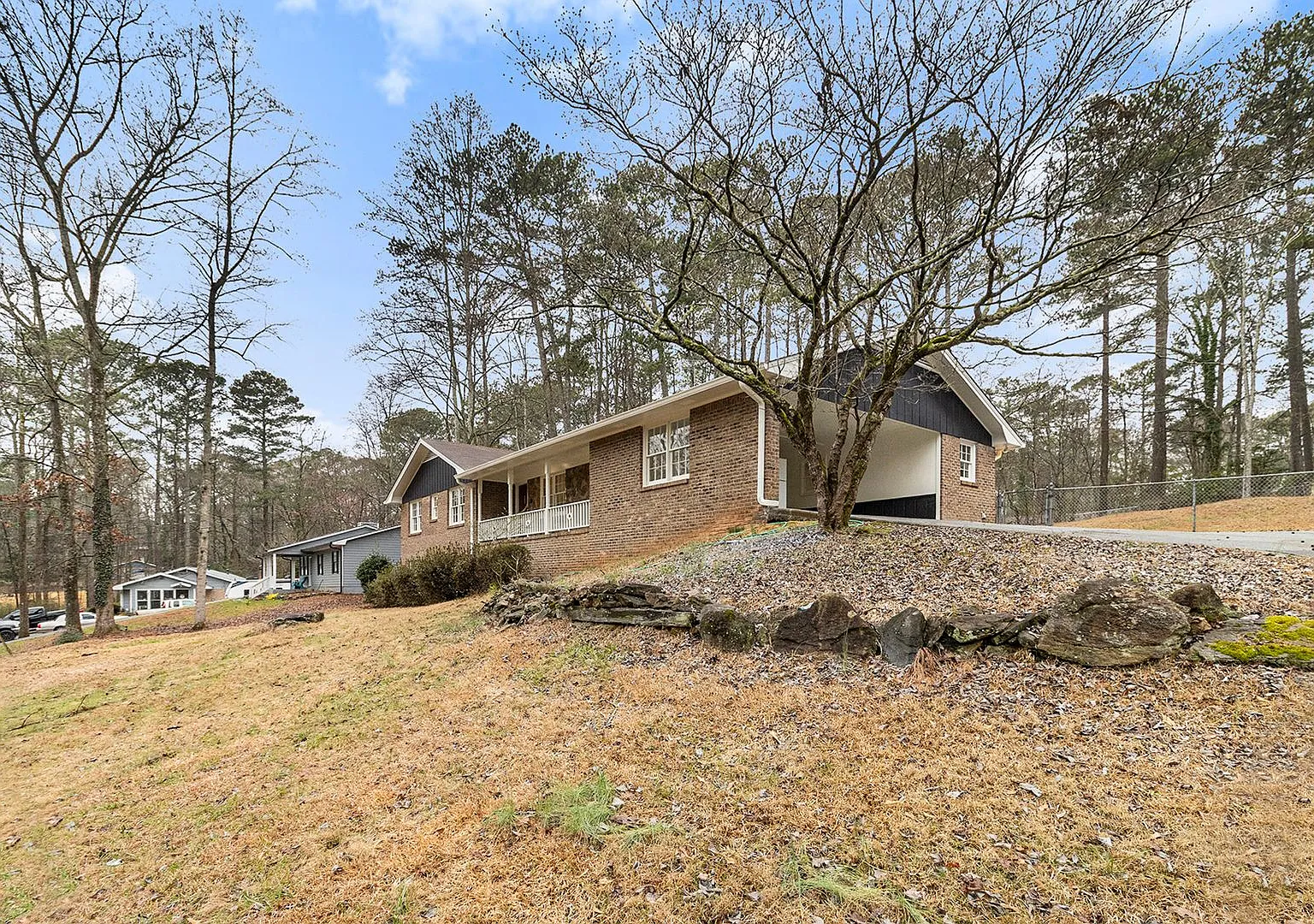3 Bedroom 2 Bath Home w/ Massive Lot — Photo 4