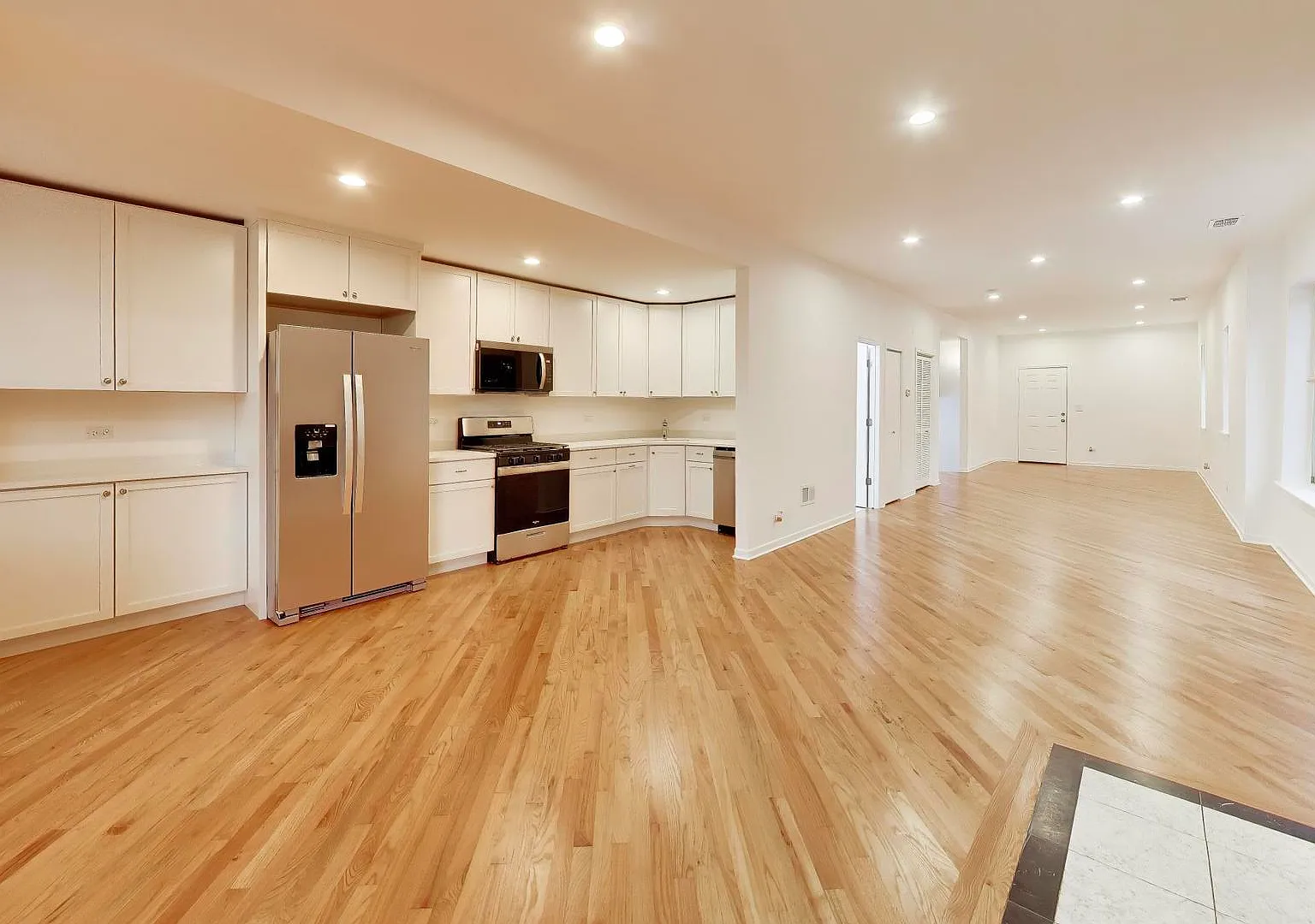 3 bed, 2022 sqft, $4,000 — Photo 4
