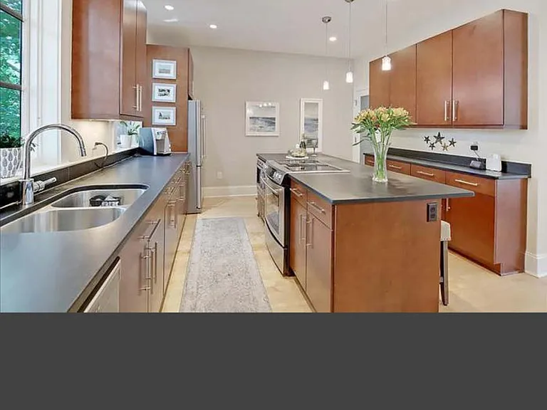 8 Brewster Ct — Photo 8