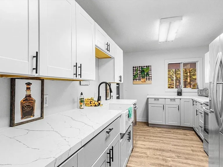 5065 Forest View Rd — Photo 3