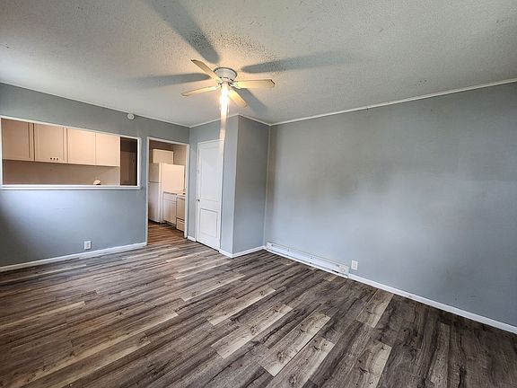 2nd image of 1100 N Elm St #1106