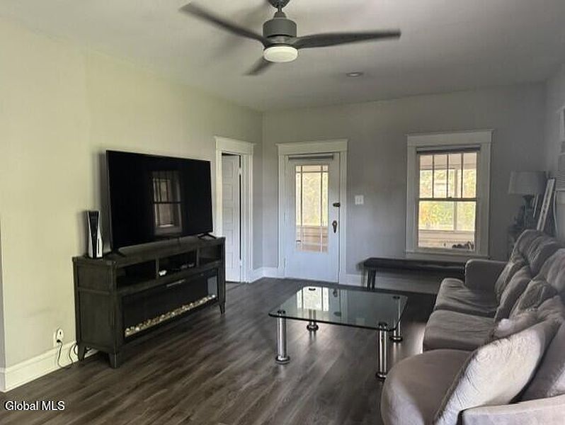 4th image of 526 Hudson Street