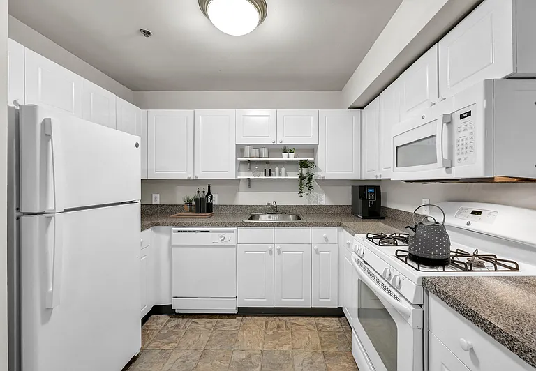 Aspen Woods — Photo 2