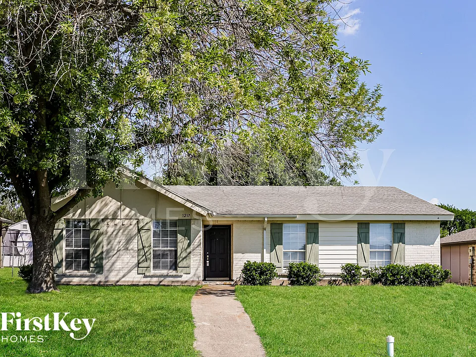 1217 Meadow Creek Dr