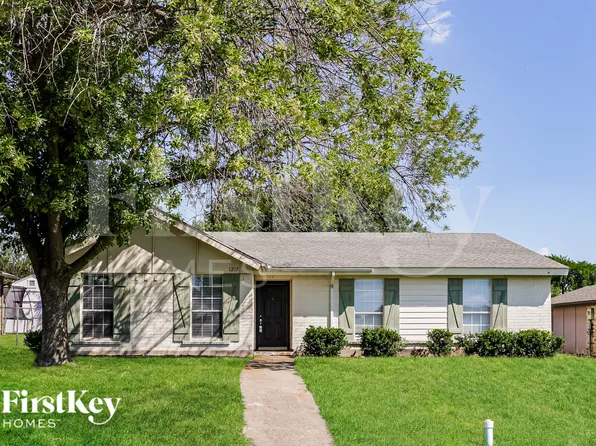 1217 Meadow Creek Dr, Lancaster, TX 75146