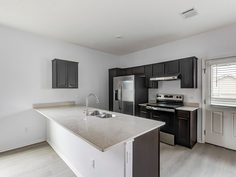 2nd image of 772 Circle Way