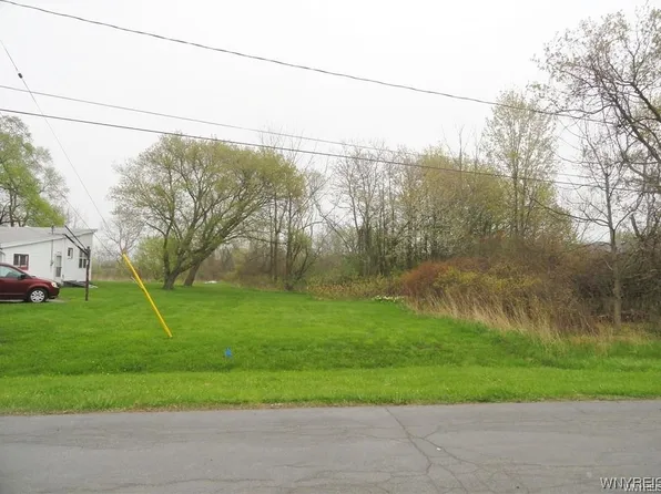 Joanne Dr #33, Sanborn, NY 14132