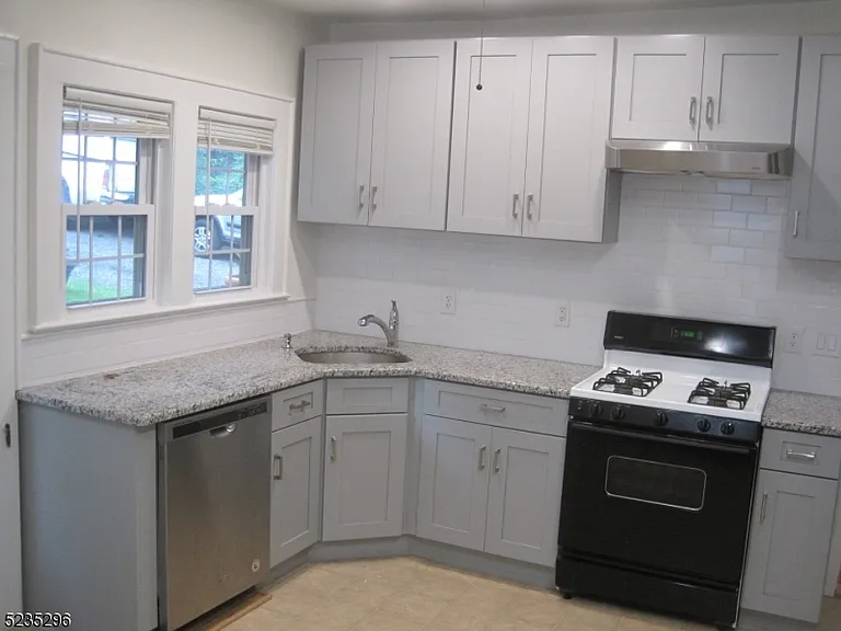 11 Center Ave — Photo 2