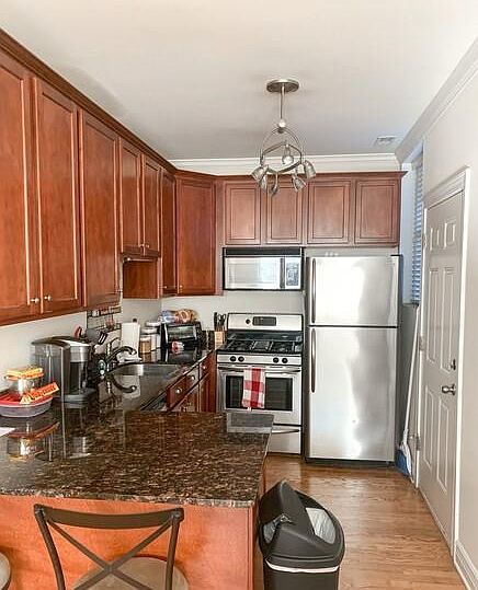 1st image of 1215 W Waveland Ave