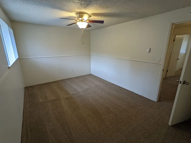 Royal Crest Townhomes — Photo 83