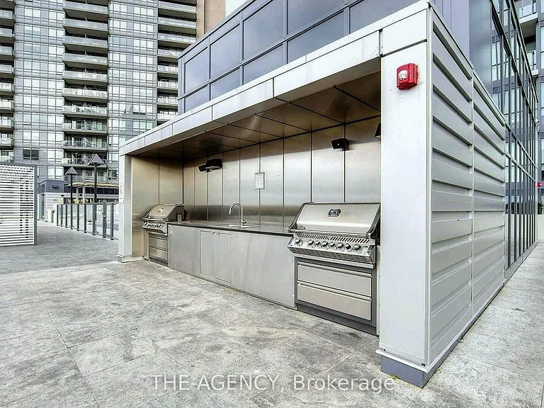 10 Park Lawn Rd #LPH09 — Photo 31