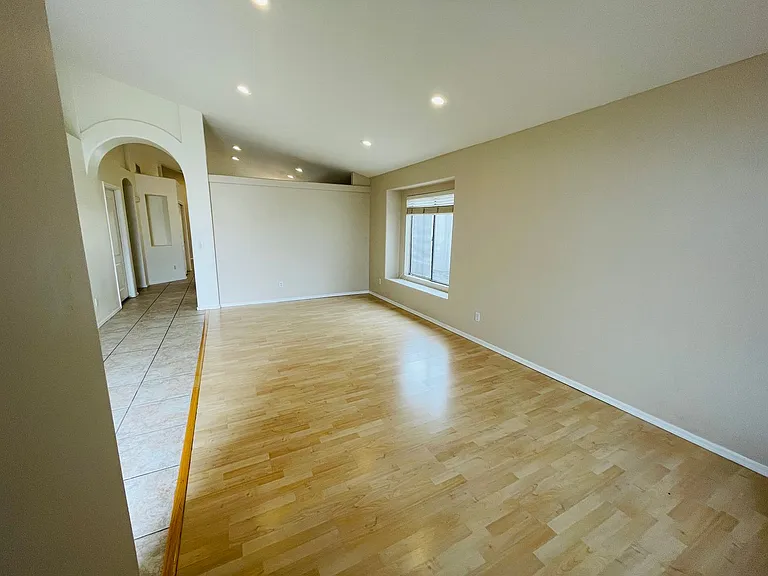 1051 W Todd Dr — Photo 2