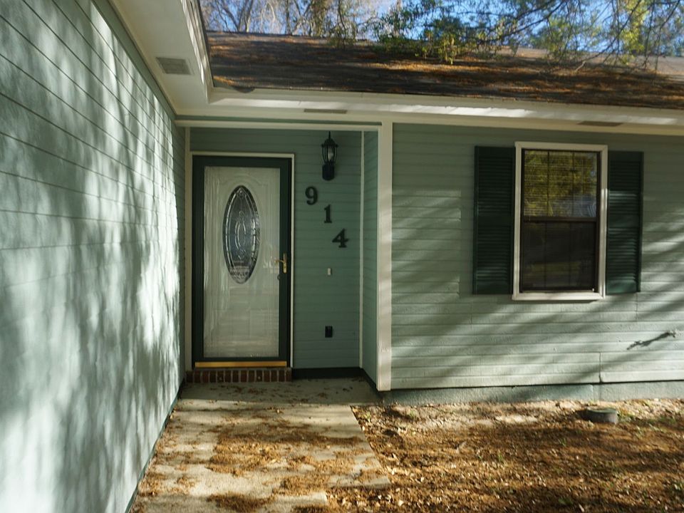 1st image of 914 Lakeside Dr