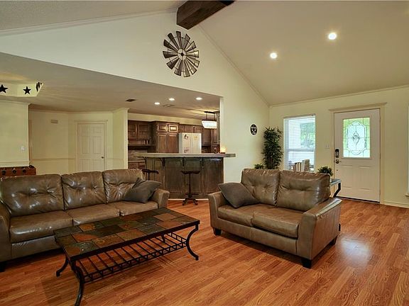 5th image of 528 Dogwood Ln