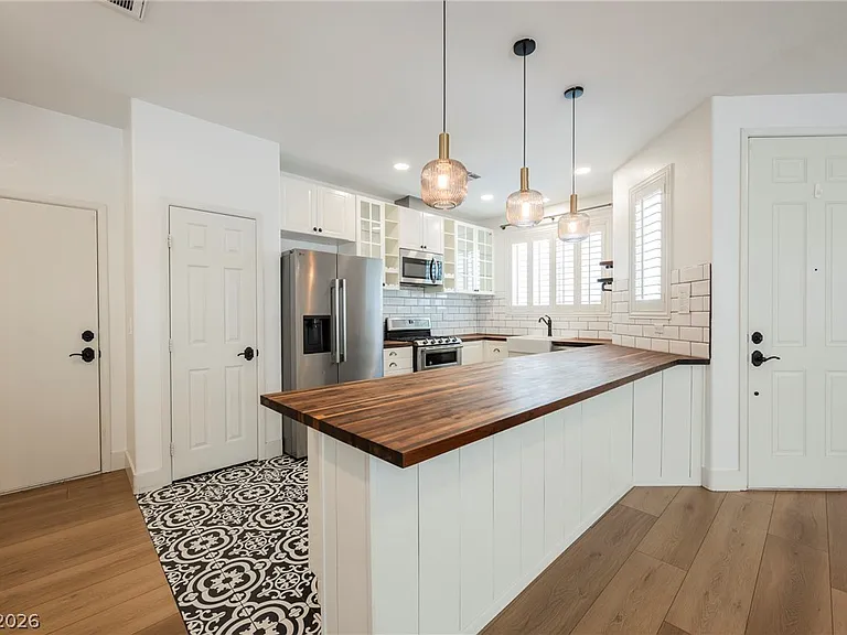 9133 Alpine Grove Ave #103 — Photo 3