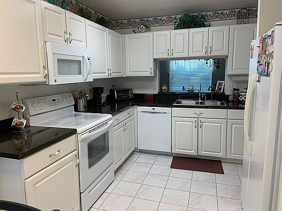 3rd image of 3669 Kingswood Ct