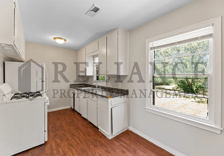 2237 N Erie Ave — Photo 15