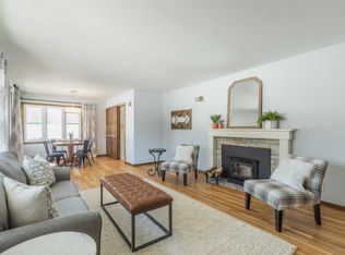 187 W Brentwood Ln, Glendale, WI 53217