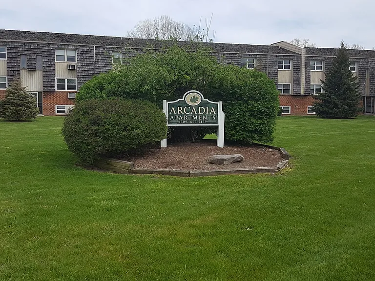 Arcadia Apartments — Photo 1