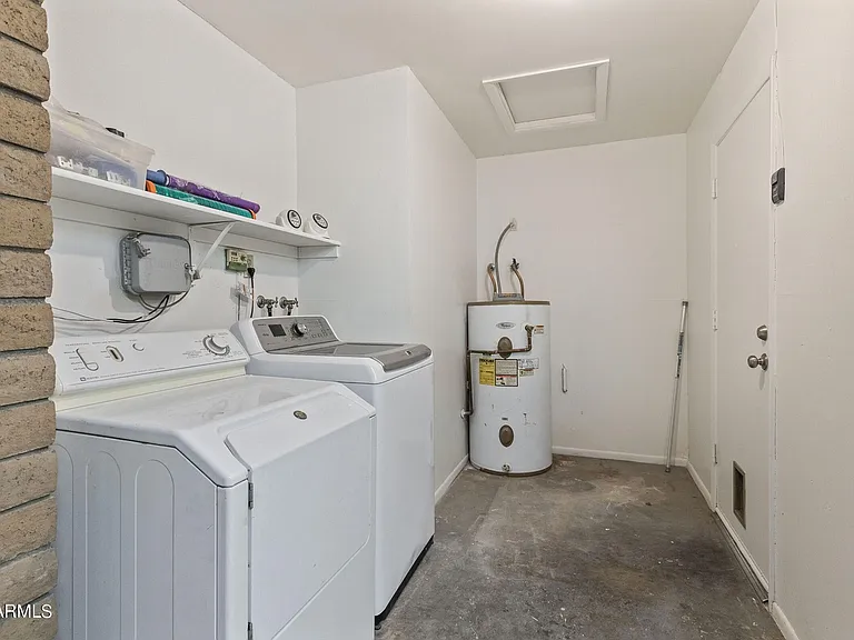 2105 N Los Altos Dr #4 — Photo 16
