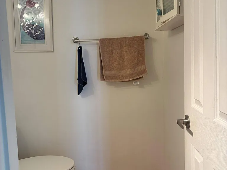 400 Leslie Dr #502 — Photo 32