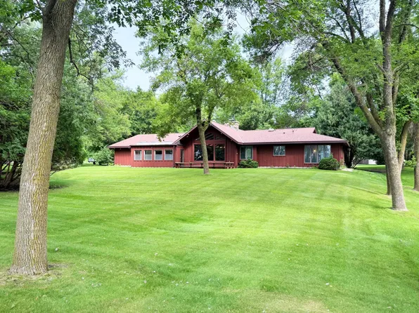 1407 Westwood Ct NW, Willmar, MN 56201