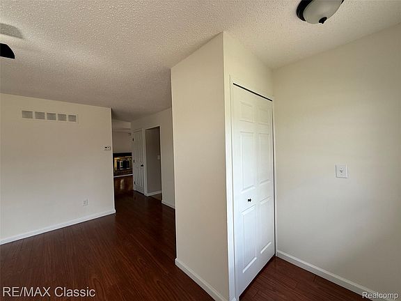 4th image of 44256 Proctor Rd