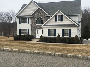 39 Highland View Pl, Middletown, NY 10940