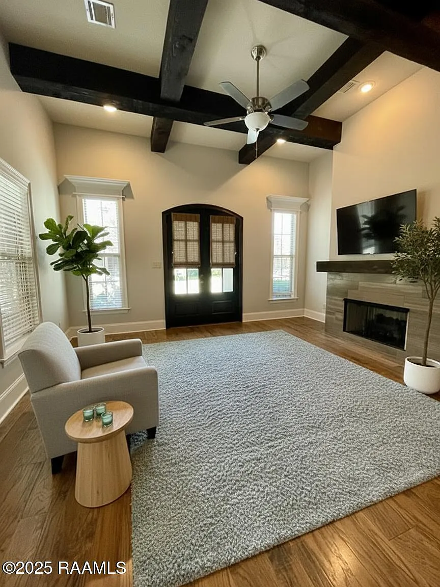 3 bed, 2.0 bath, 1602 sqft, $2,200 — Photo 3