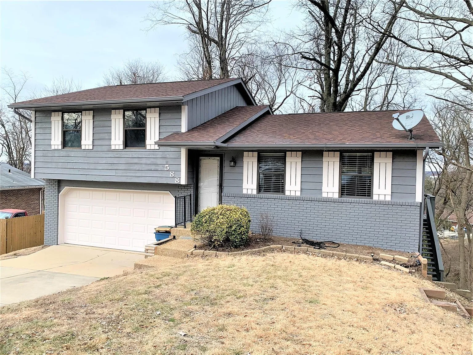 588 Watch Hill Rd photo 1
