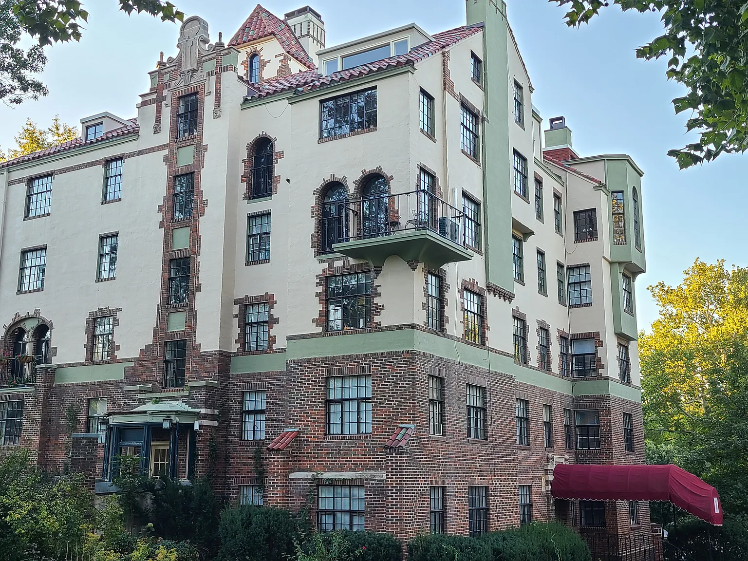4 bed, $2,995 — Photo 2
