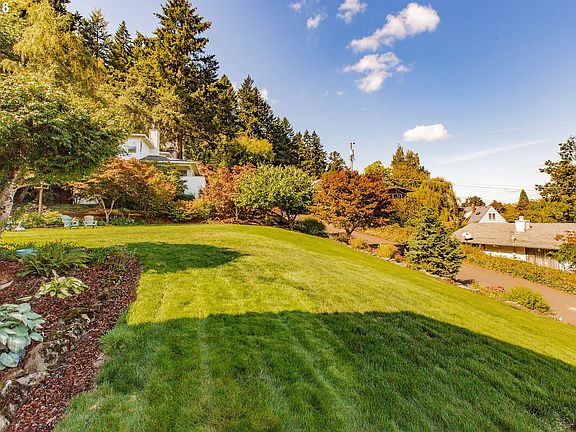 5th image of 2240 Hammerle St
