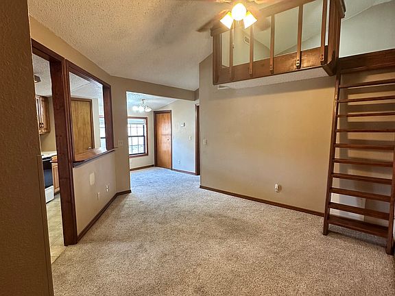 3rd image of 140 Presbyterian St #12