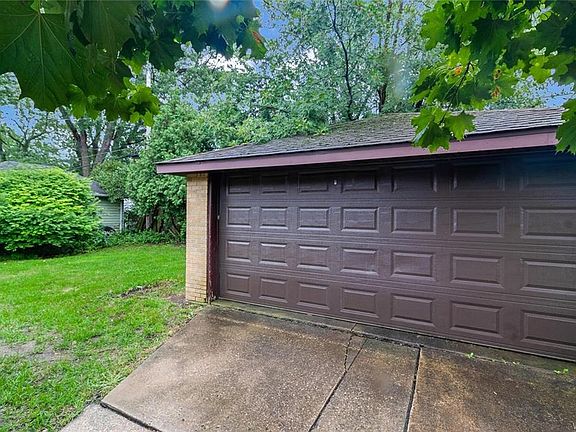 3rd image of 81 Lennox Ave