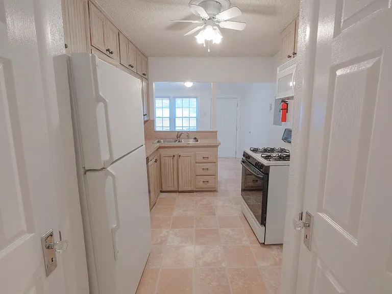 3902 Dexter Ave — Photo 14
