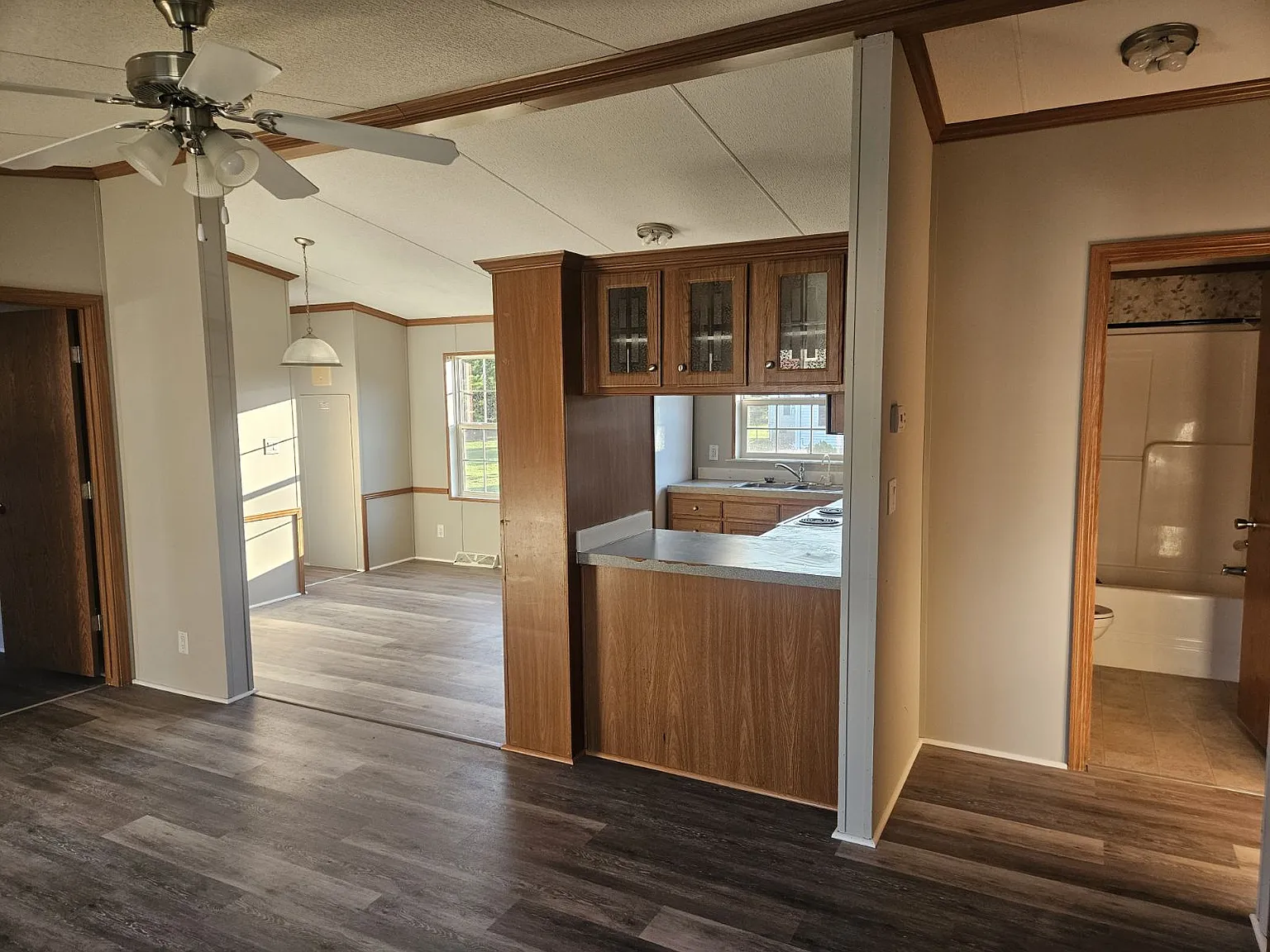 3 bed, 960 sqft, $1,500 — Photo 3