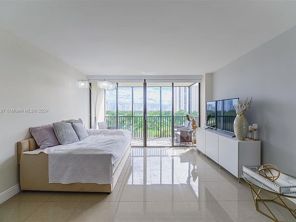 5th image of 3101 N Country Club Dr APT 709