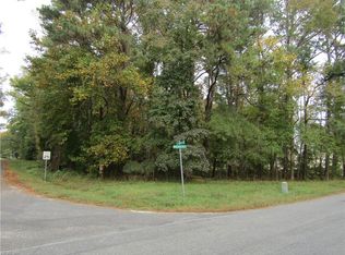39AC Pocahontas Rd, Kilmarnock, VA 22482