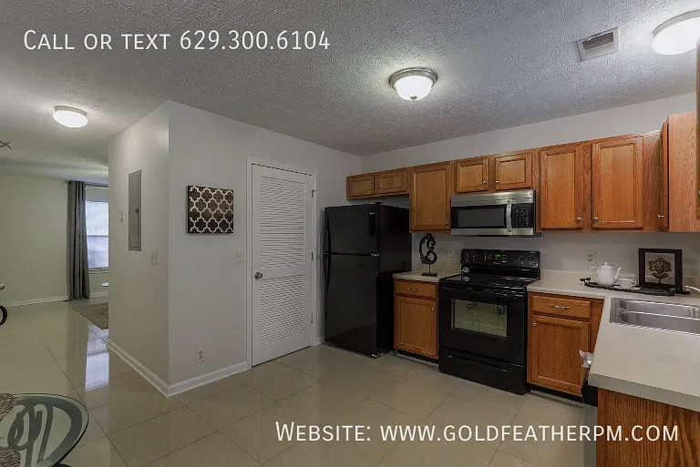 1363 Benley St — Photo 3