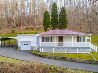 111 Robertson St, Narrows, VA 24124