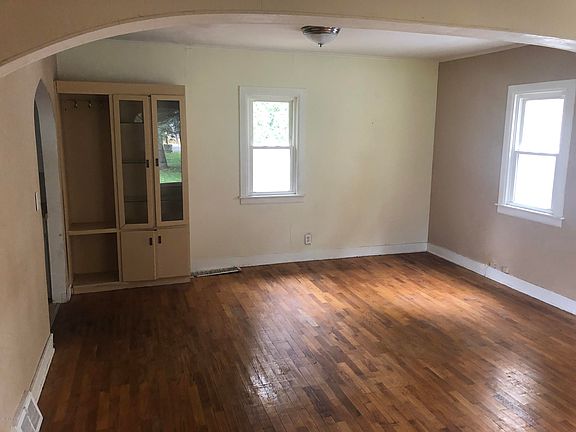 4th image of 1033 Kusterer Ave NW