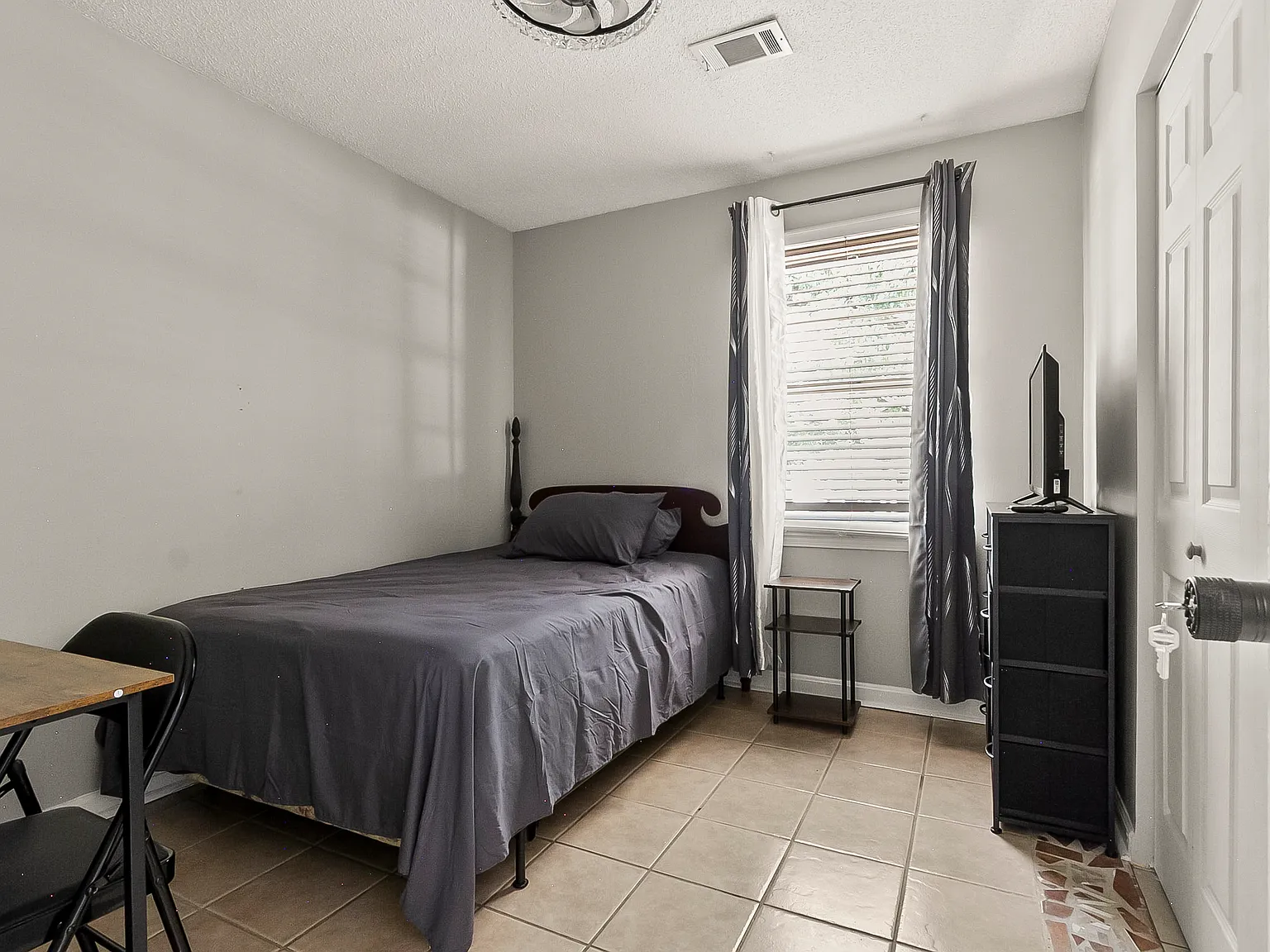 10 bed, 2496 sqft, $500 — Photo 1