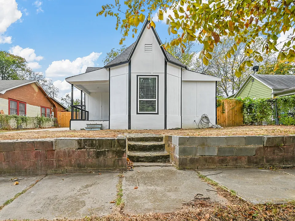 708 W Day St
