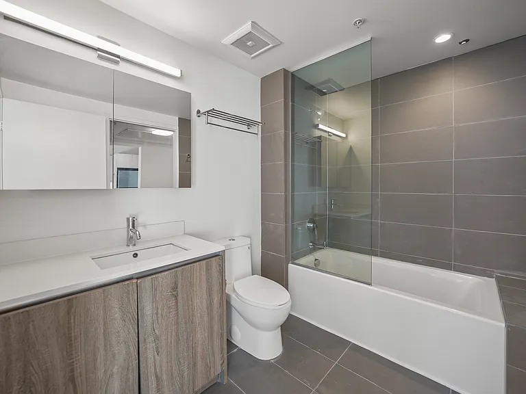 5800 Harold Way — Photo 8