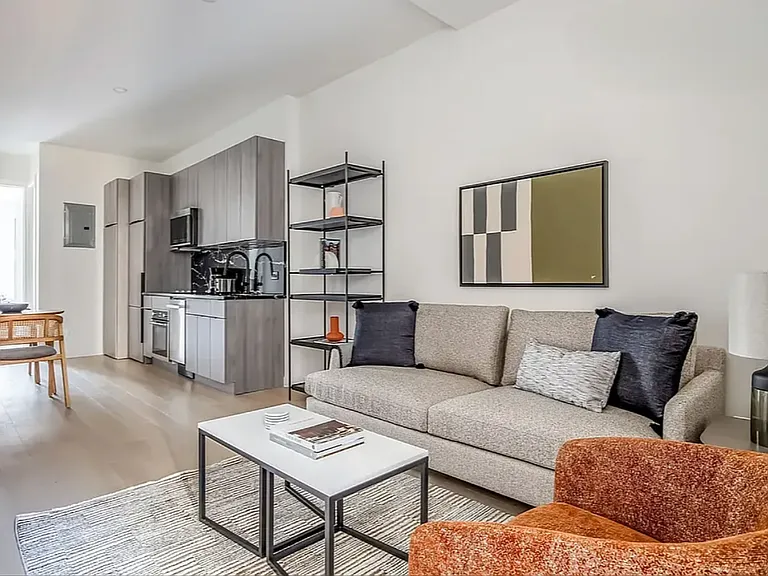 150 N 9th St #3R — Photo 6