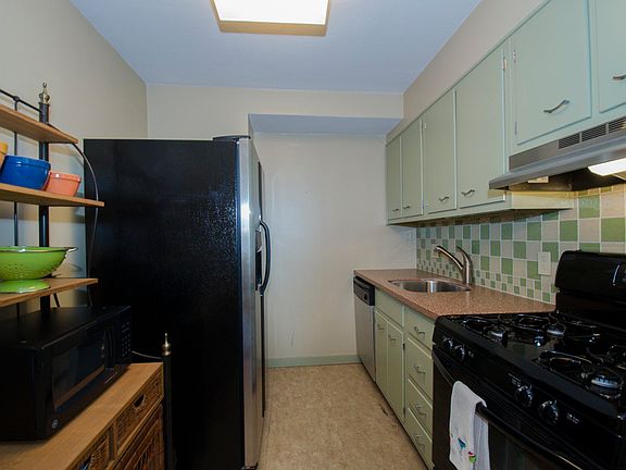 5th image of 604 S Washington Sq APT 615