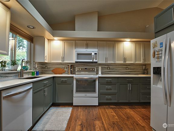 5th image of 16915 27th Ave E