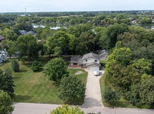 522 Shady Ridge Rd NW, Hutchinson, MN 55350